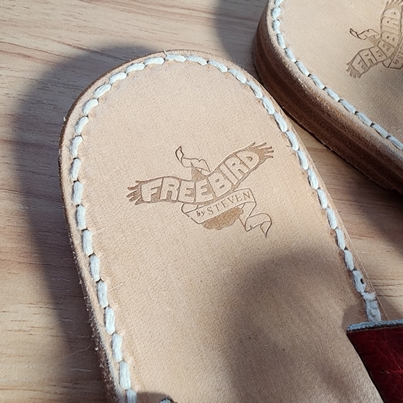 Freebird Size 7 White Leather Sandals with Star and Moon Cutouts - Picture 3 of 7